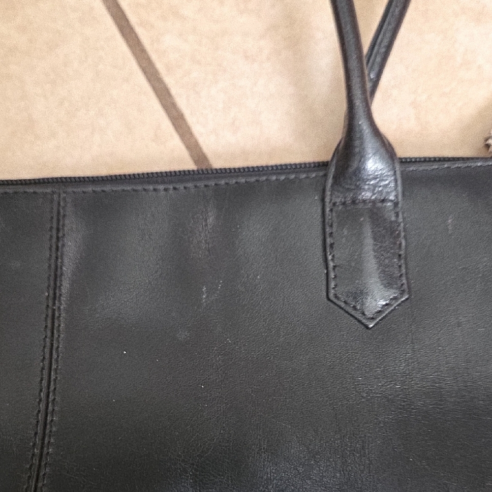 Hobo Black Leather Handbag - Picture 13 of 16